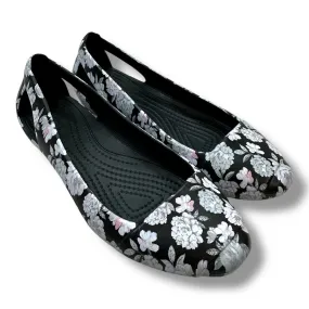 Sandals Flats By Crocs In Floral Print, Size: 5