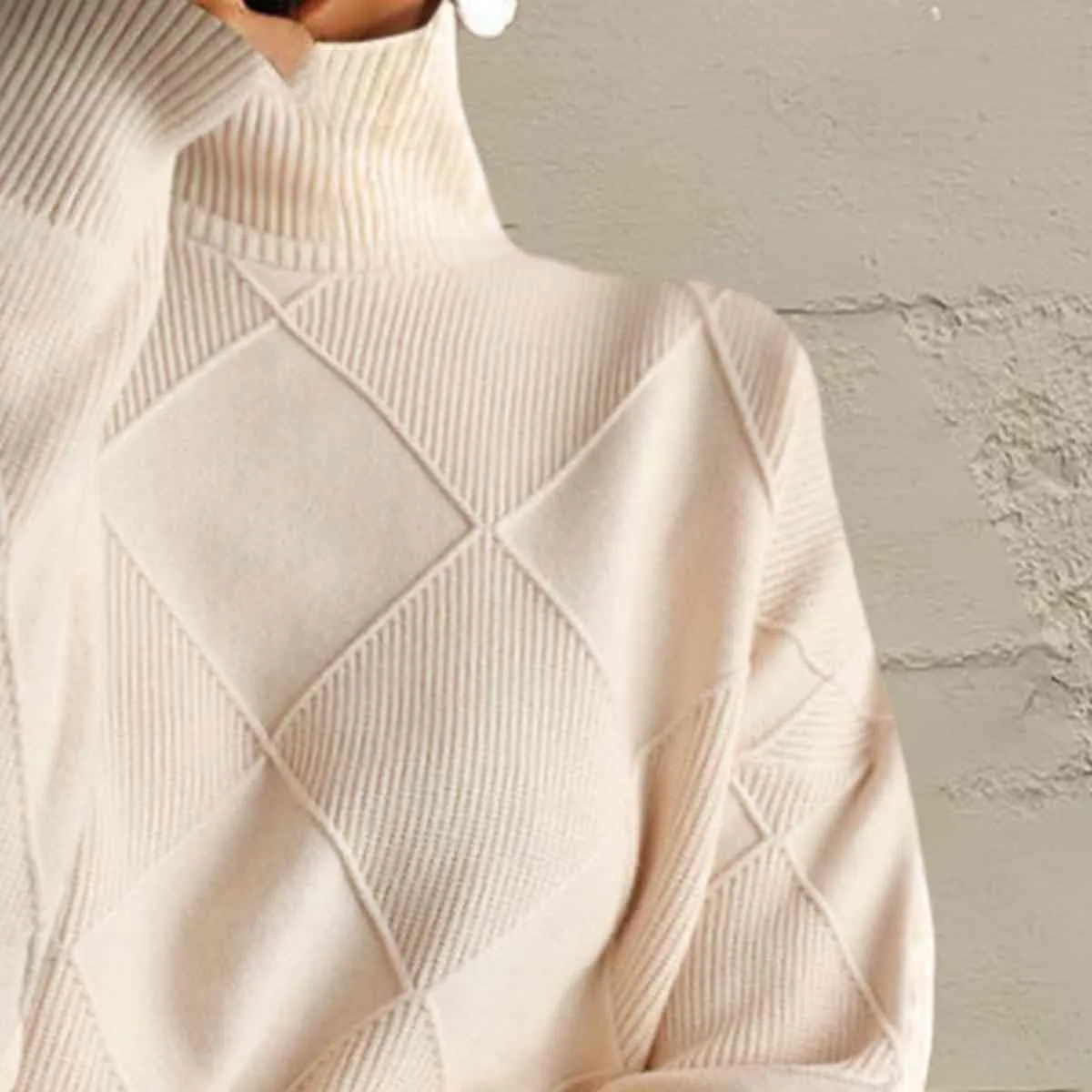 Turtleneck Pullover Sweater for Women Oversized Trendy Long Sleeve Chunky Knit Jumper Casual Comfy Soft Sweater